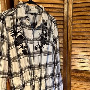 Button up black and white plaid dress w embroidery, XS